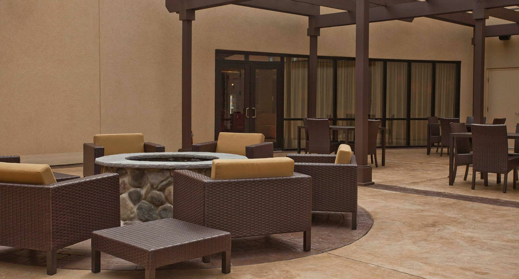 Отель Courtyard Charlotte Airport North Экстерьер фото